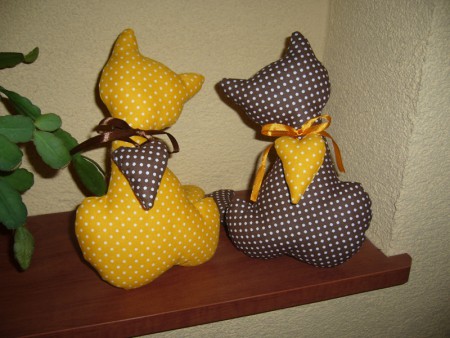 Mačičky - žlto-hnedé - 23 cm - 11 eur