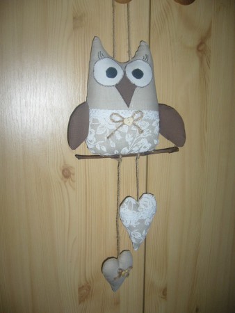 10 eur - celková výška je 50 cm, výška sovičky je 18 cm